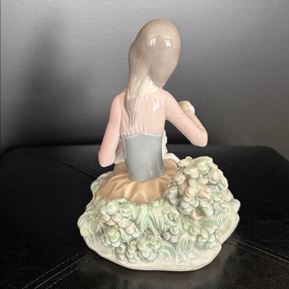 Authentic Lladro “Little Bo Peep” - Picture 4 of 6